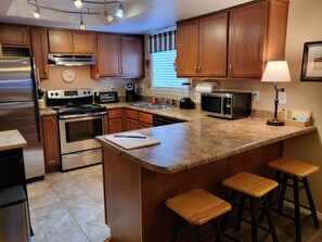 Microondas, horno, parrilla de estufa y lavavajillas 