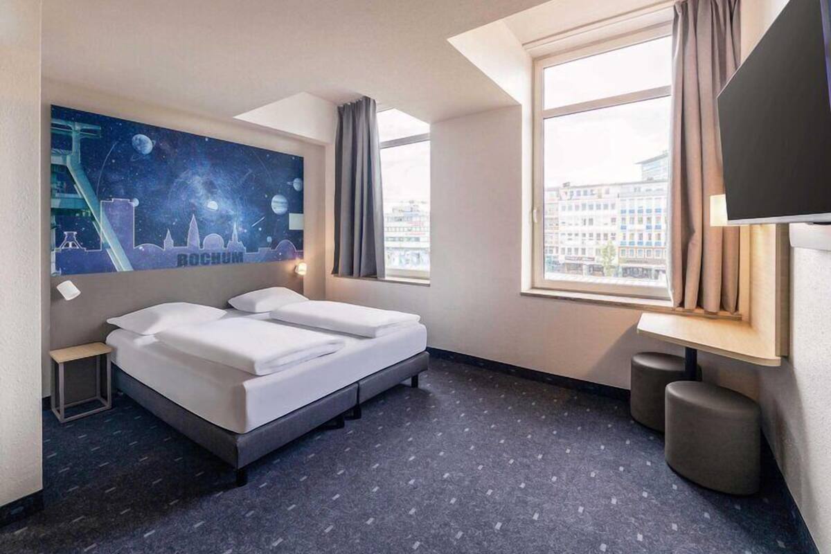 Double Room (French bed) | Blackout curtains, soundproofing, free WiFi