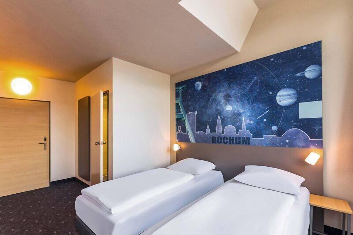 Twin Room | Blackout curtains, soundproofing, free WiFi