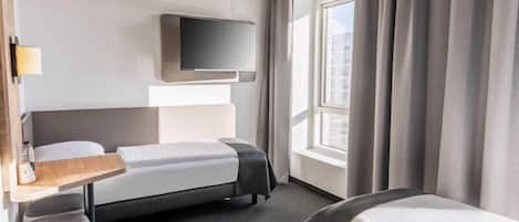 Triple Room | Blackout curtains, soundproofing, free WiFi