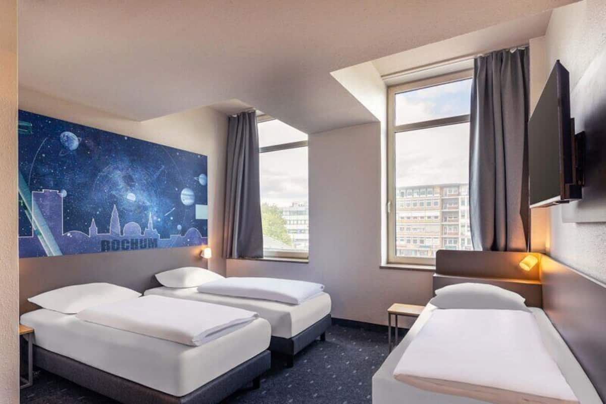 Triple Room | Blackout curtains, soundproofing, free WiFi
