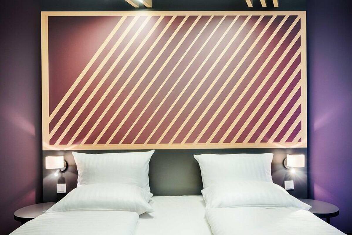 Blackout curtains, soundproofing, free WiFi