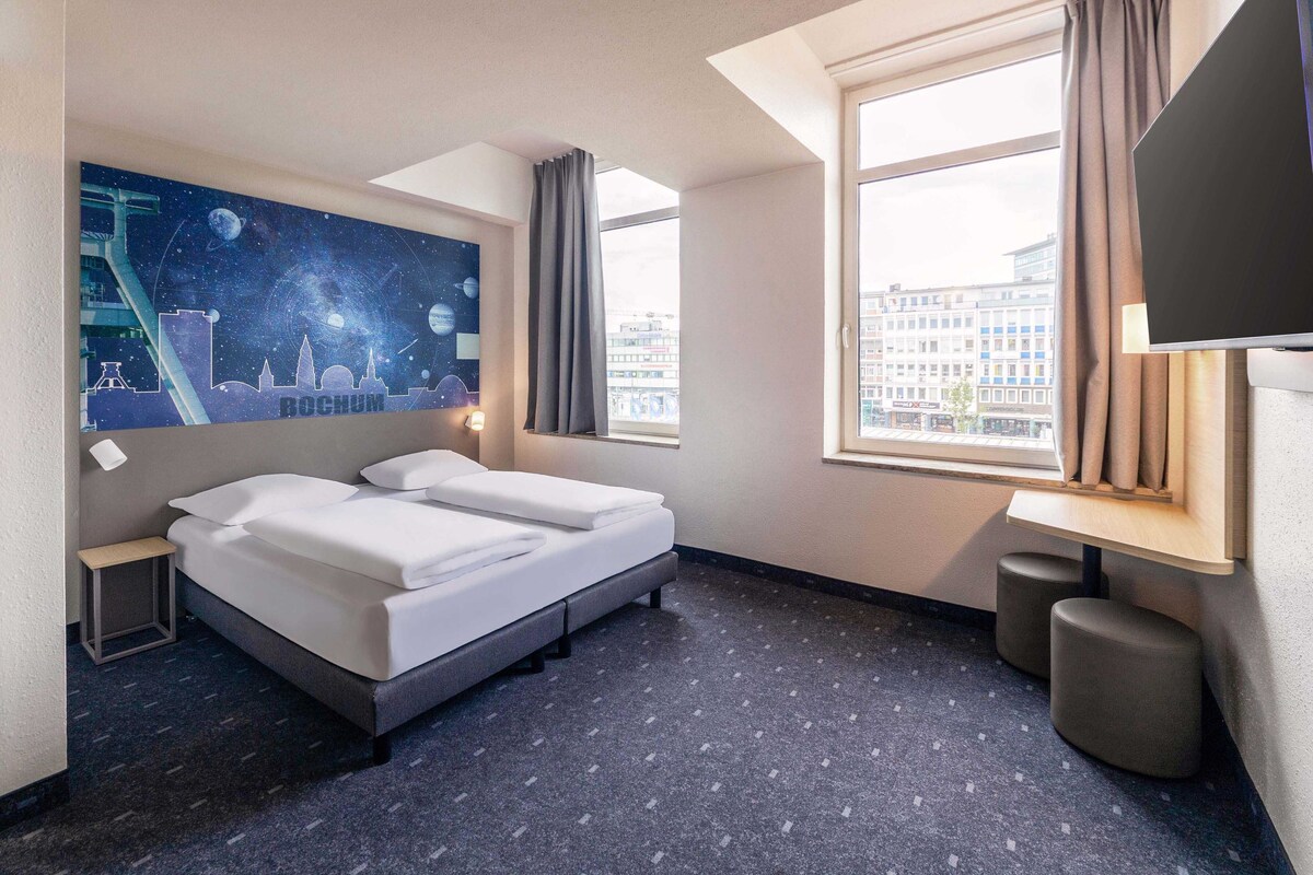 Double Room (French bed) | Langsir/tirai gelap terus, kalis bunyi, Wi-fi percuma 