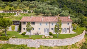 Exterior - Villa Sunset, Luxury Farmhouse with Infinity Pool and Incredible Views in Lucca (Lucca)