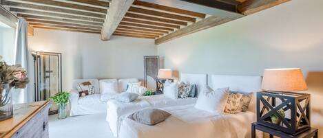 5 chambres, fer et planche à repasser, draps fournis