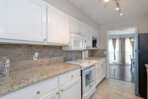 Mikrobølgeovn, ovn, kogeplade, opvaskemaskine