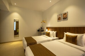 Executive Twin Room | Egyptian cotton sheets, premium bedding, down duvets - Freesia Residency By Express Inn - Navi Mumbai (Navi Mumbai)