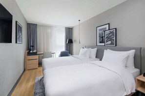 Standard Room, Non Smoking | Premium bedding, in-room safe, desk, laptop workspace