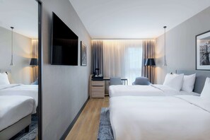 Premium bedding, in-room safe, desk, laptop workspace - Radisson Hotel Graz (Graz)