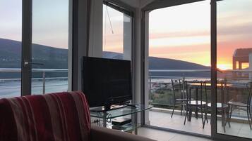 TV, music library, video library