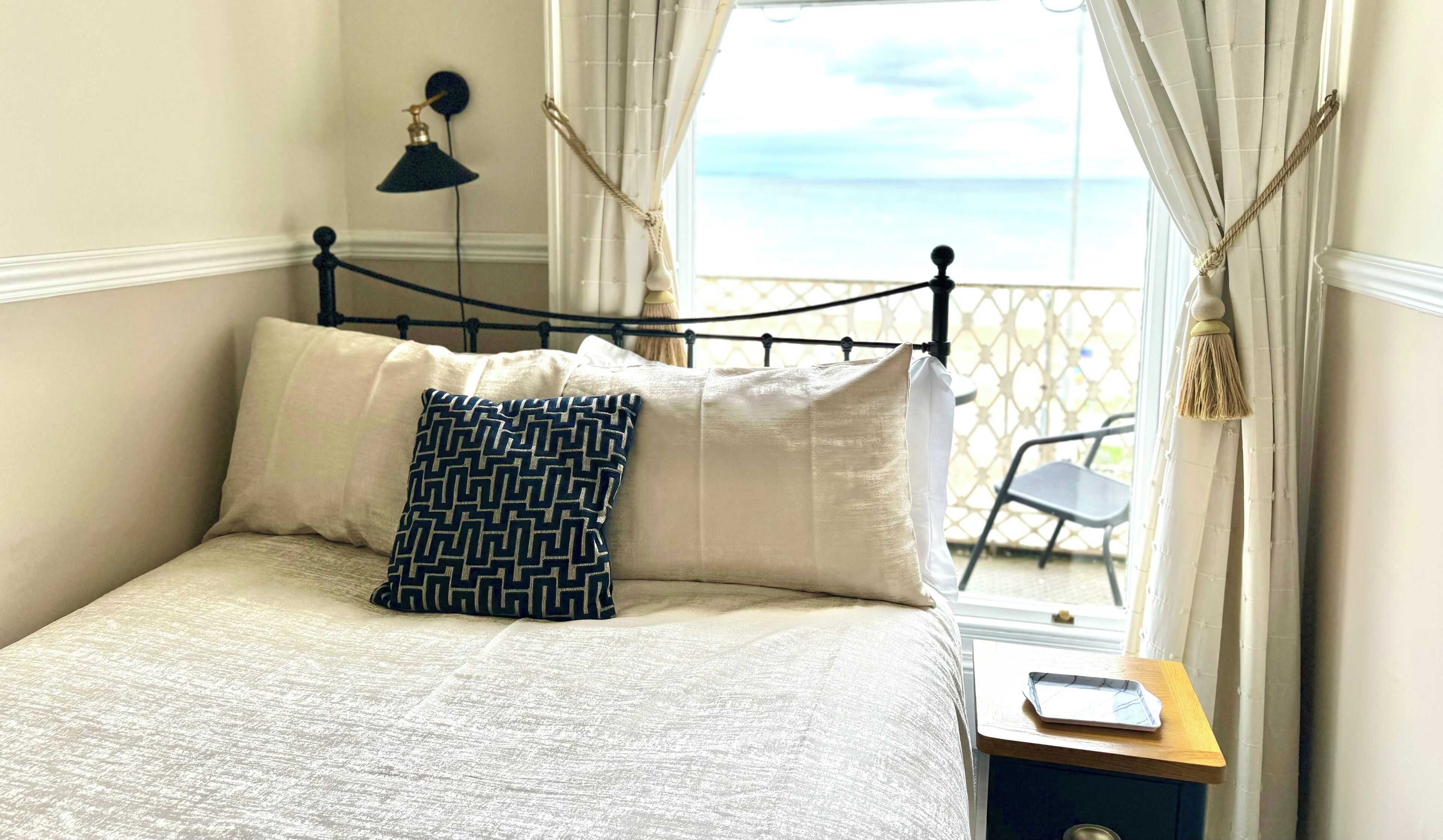 Kamar Double, 1 Tempat Tidur Double, kamar mandi pribadi, pemandangan laut | Fasilitas kamar