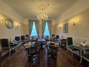Dining room - The Angove Guest House (Weymouth)