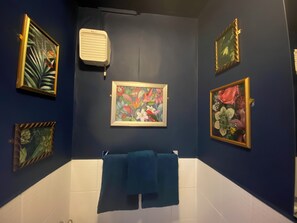 Double Room, 1 King Bed, Private Bathroom, City View | Bathroom | Free toiletries, hair dryer, towels, soap