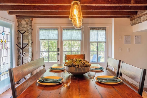 Spacious 4BD Country Gem - Fire Pit & Chill Vibes