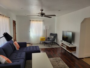 Smart TV, offices - Cozy Two Bedroom House in Midtown Tucson (Tucson)