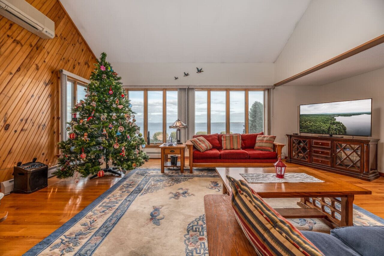 Sebago Lake Retreat | Sleeps 10 | Lakefront Views