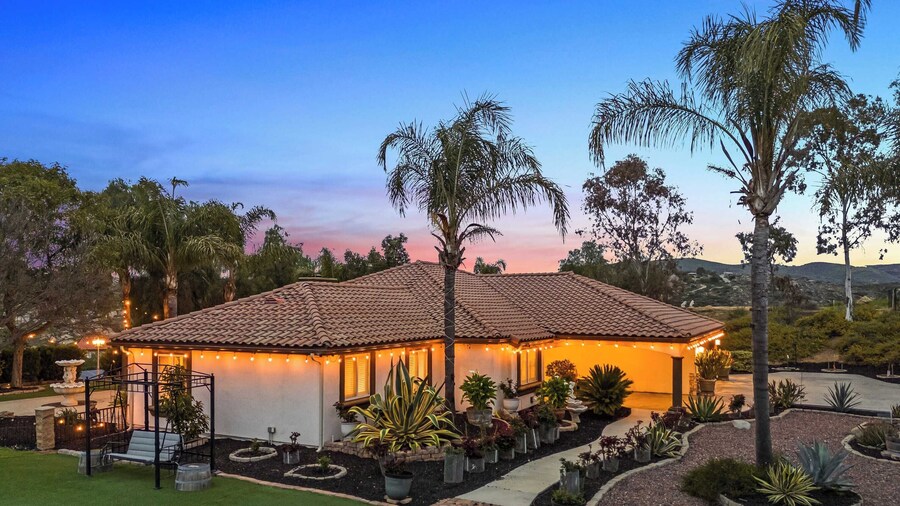 Breathtaking Meadows by Avantstay Temecula Group Retreat Pool, Pickleball, Firepit, Hot Tub