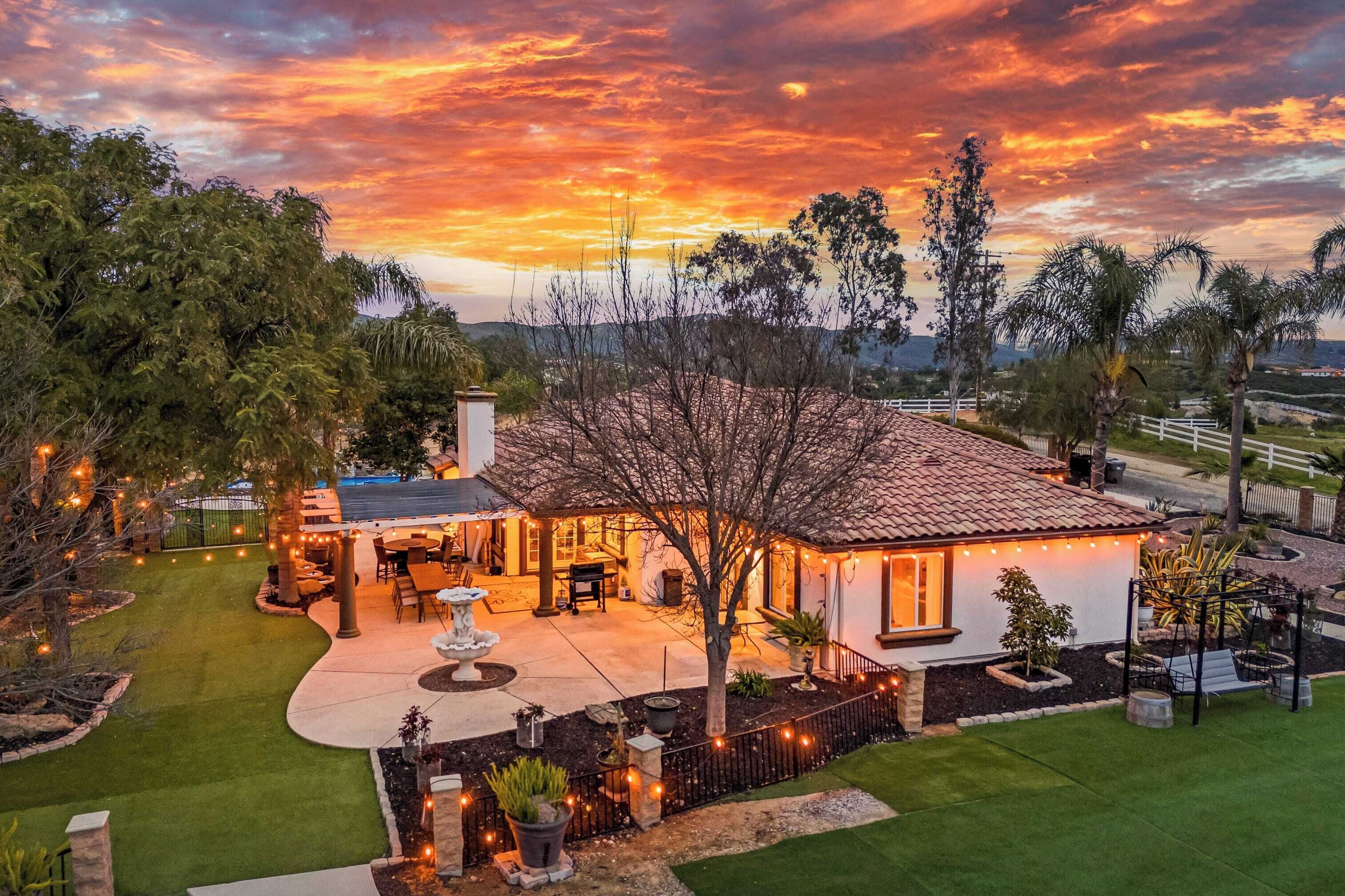 المنشأة من الداخل