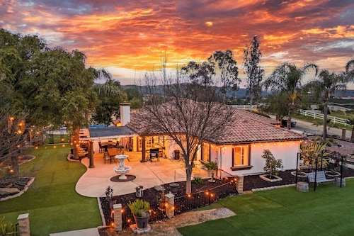 Breathtaking Meadows by Avantstay Temecula Group Retreat Pool, Pickleball, Firepit, Hot Tub