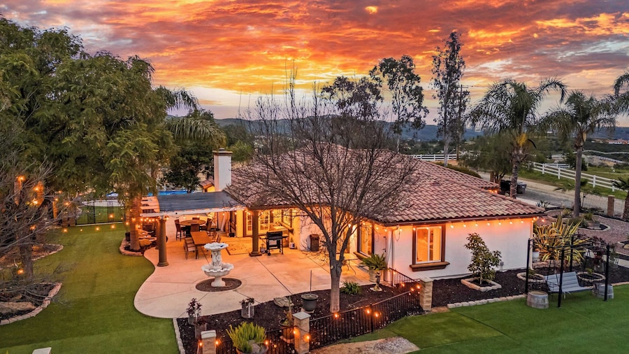 Breathtaking Meadows by Avantstay Temecula Group Retreat Pool, Pickleball, Firepit, Hot Tub
