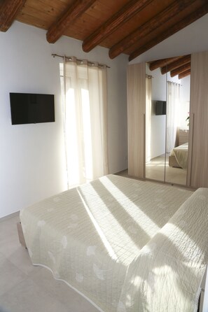 4 chambres, bureau, Wi-Fi, draps fournis