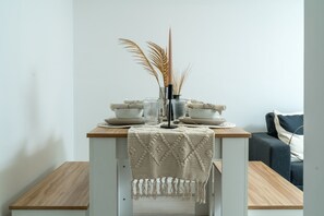 標準公寓 | 房內用餐區