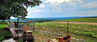 Ranch stay in the Barnabus close to Bull Shoals & Norfork Lakes!