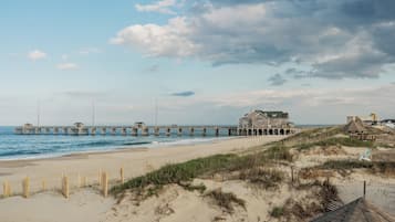 OCEAN FRONT 2 Queen Beds, Full Kitchen, Private Balcony with Ocean views | Terrace/patio
