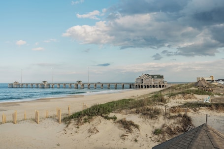 OCEAN FRONT 2 Queen Beds, Full Kitchen, Private Balcony with Ocean views | Terrace/patio