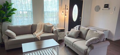 "Lucky Cottage" Quiet community, minutes from Naskila Casino and Restaurant!