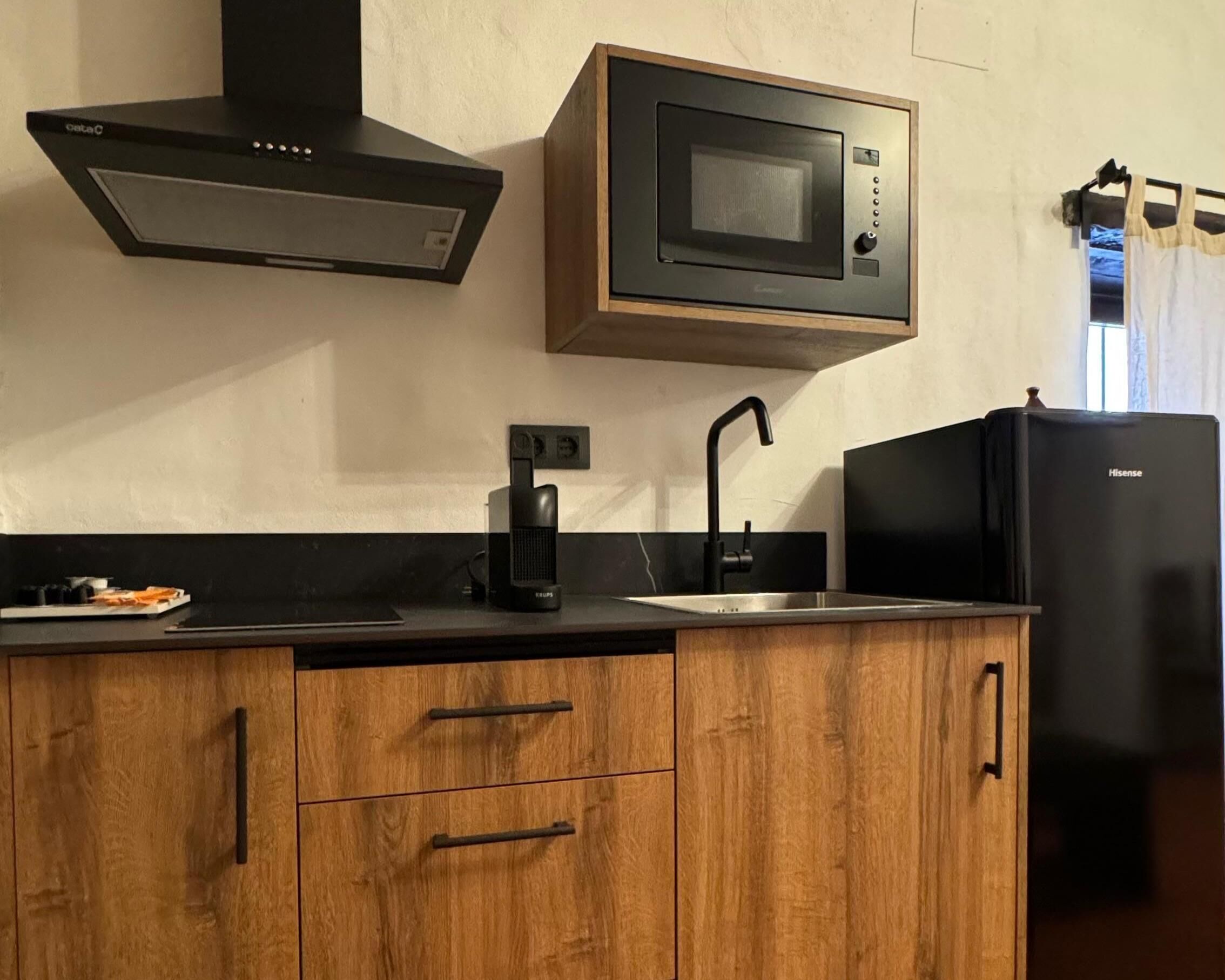 Coffee/tea maker, microwave, stovetop, highchair