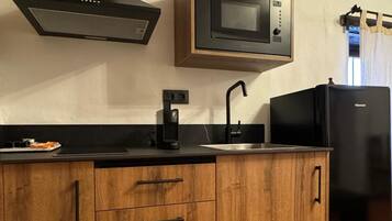 Coffee/tea maker, microwave, stovetop, highchair