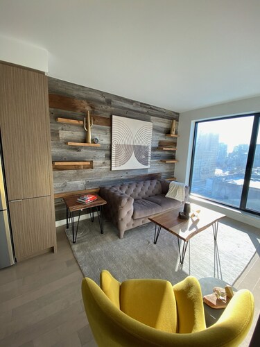 High End Luxury Condo 1 Bed 1 bat + Balcony - Parliament View