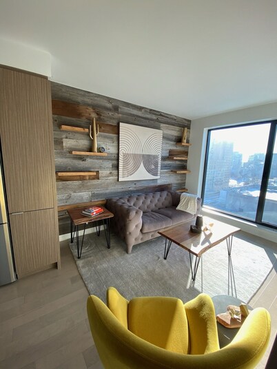 High End Luxury Condo 1 Bed 1 bat + Balcony - Parliament View