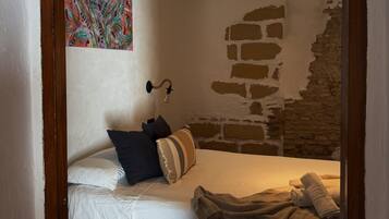 1 bedroom, bed sheets