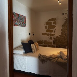 1 bedroom, bed sheets