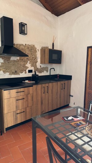 Microwave, stovetop, coffee/tea maker, high chair - One bedroom upper floor flat (Jerez de la Frontera)