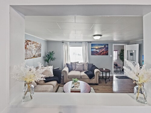 Cute and Comfortable, pet-friendly, close to many amazing attractions.