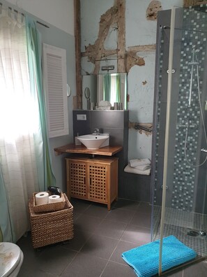 Hair dryer, bathrobes, towels, soap - Rosindell-cottage (Halle Westphalia)