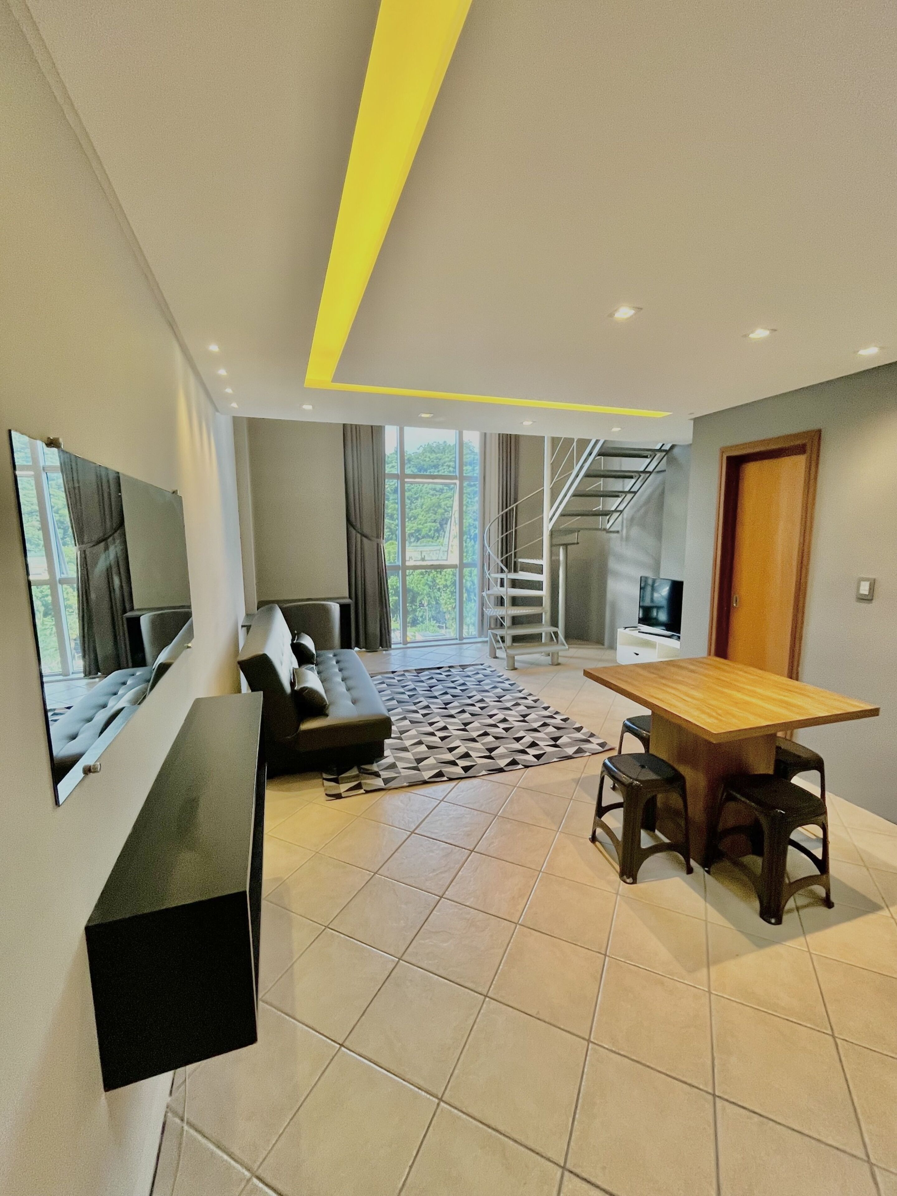 Leilighet | Oppholdsområde | En 32-tommers TV med digitale kanaler