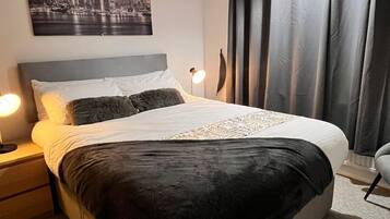 5 bedrooms, iron/ironing board, WiFi, bed sheets