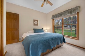 3 chambres, fer et planche à repasser, Wi-Fi gratuit, draps fournis