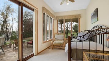 3 bedrooms, iron/ironing board, free WiFi, bed sheets