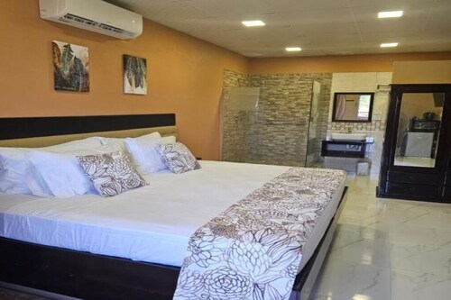 Beres Vale Apartments - King Room with Sea View
