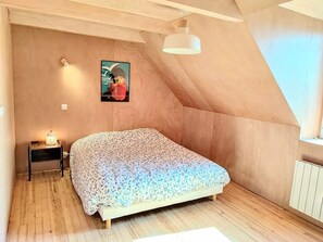 6 slaapkamers, een bureau, reisbedje, gratis wifi