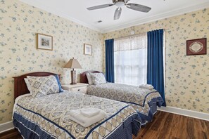 2 chambres, fer et planche à repasser, Wi-Fi gratuit, draps fournis