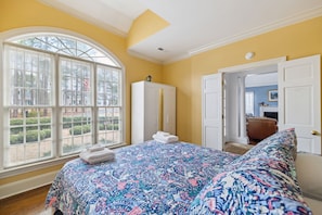 2 عدّة غرف نوم ومكواة/لوح كي وواي فاي مجانًا وملاءات أسرّة