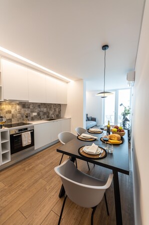 Standard Apartment | Private kitchen | Fridge, microwave, oven, stovetop - BRUM Design Apartments (Ponta Delgada)