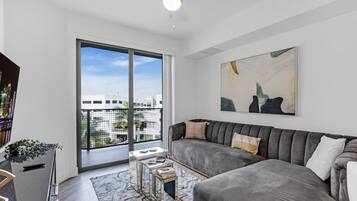 Een smart-tv en een kantoor