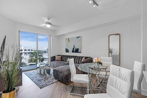 スマートテレビ、書斎 / ワークスペース